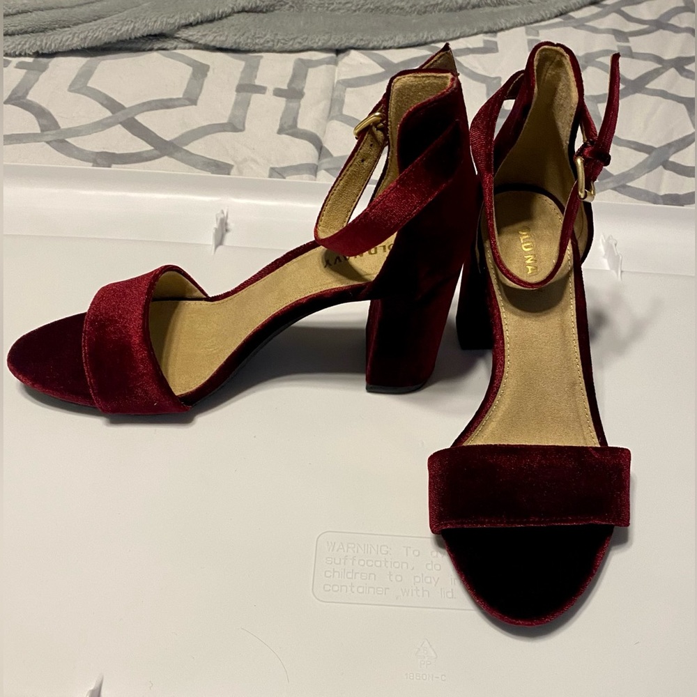 Old Navy Size 6 Burgundy Velvet Chunky Heel with Ankle Strap